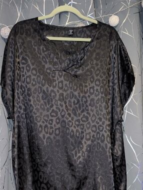 SHEIN Black Satin Leopard-Jacquard V-Neck Top